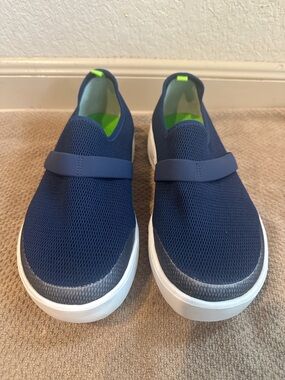 OOFOS Navy Blue Slip-On Sneakers with White Soles